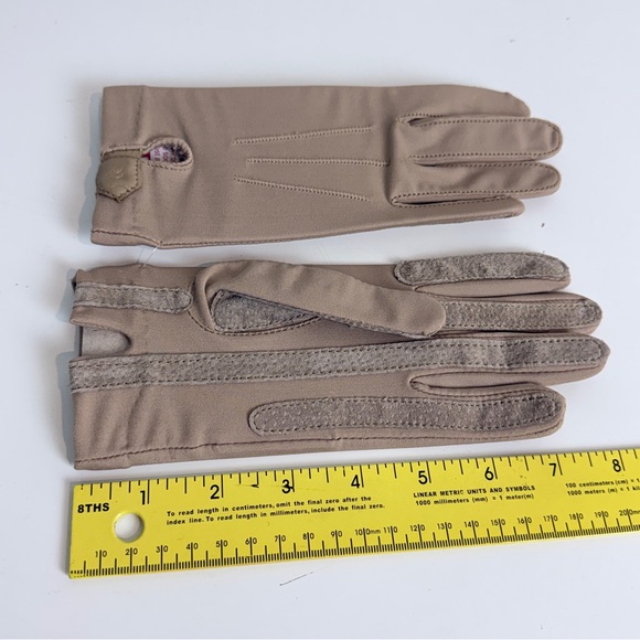 Isotoner Beige Women's Gloves Leather Trim NWT OS - Picture 4 of 4